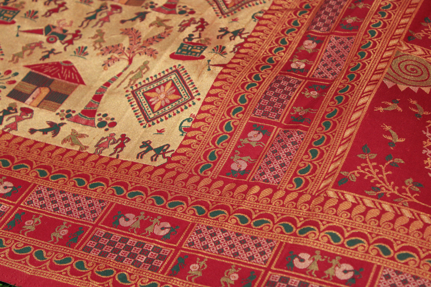 Kanjivaram-Style Banarasi Tissue Silk Saree – A Masterpiece of Heritage Weaving