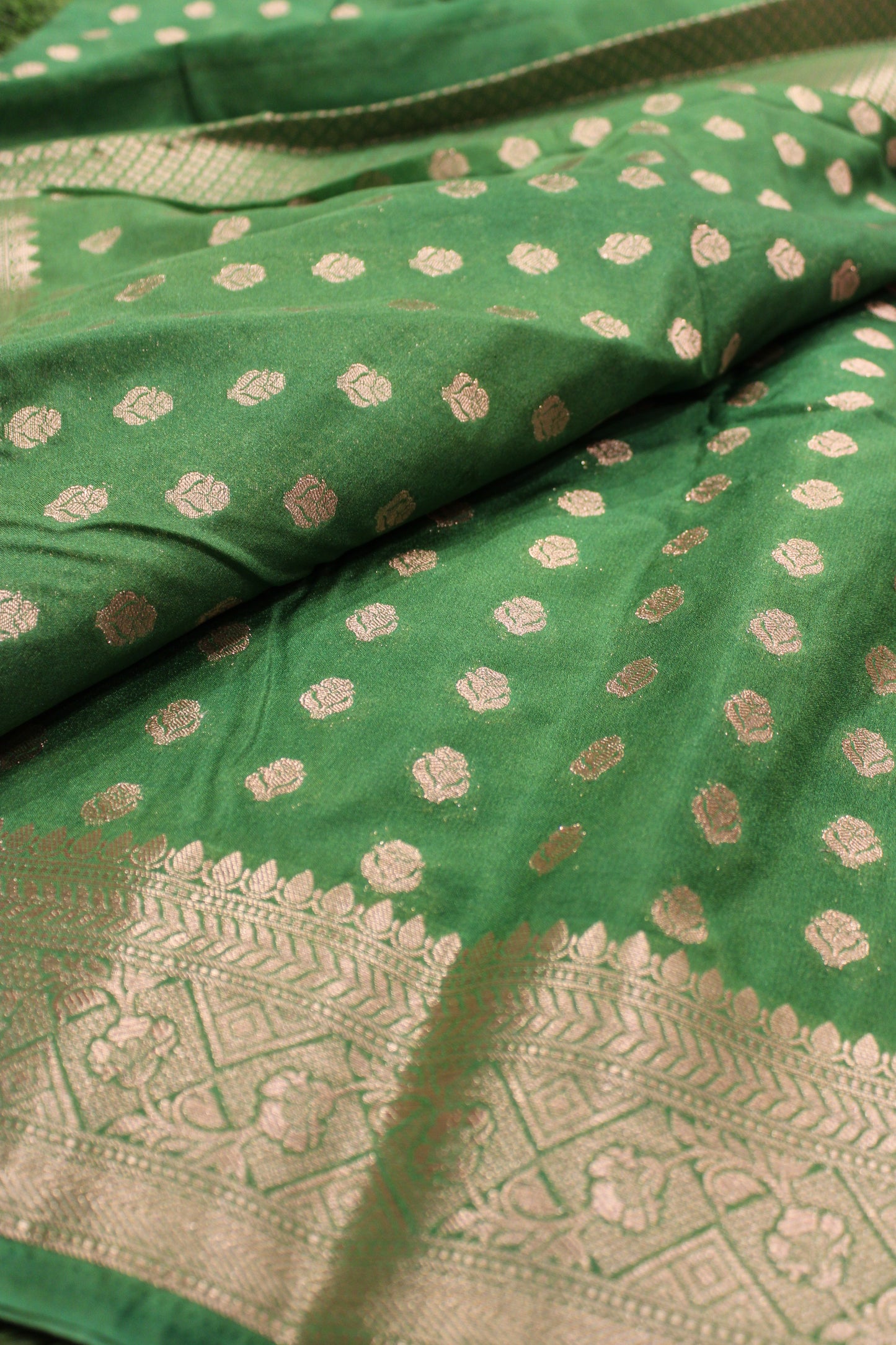 πΊ Banarasi Chiffon Booti Saree with Rich Brocade Blouse