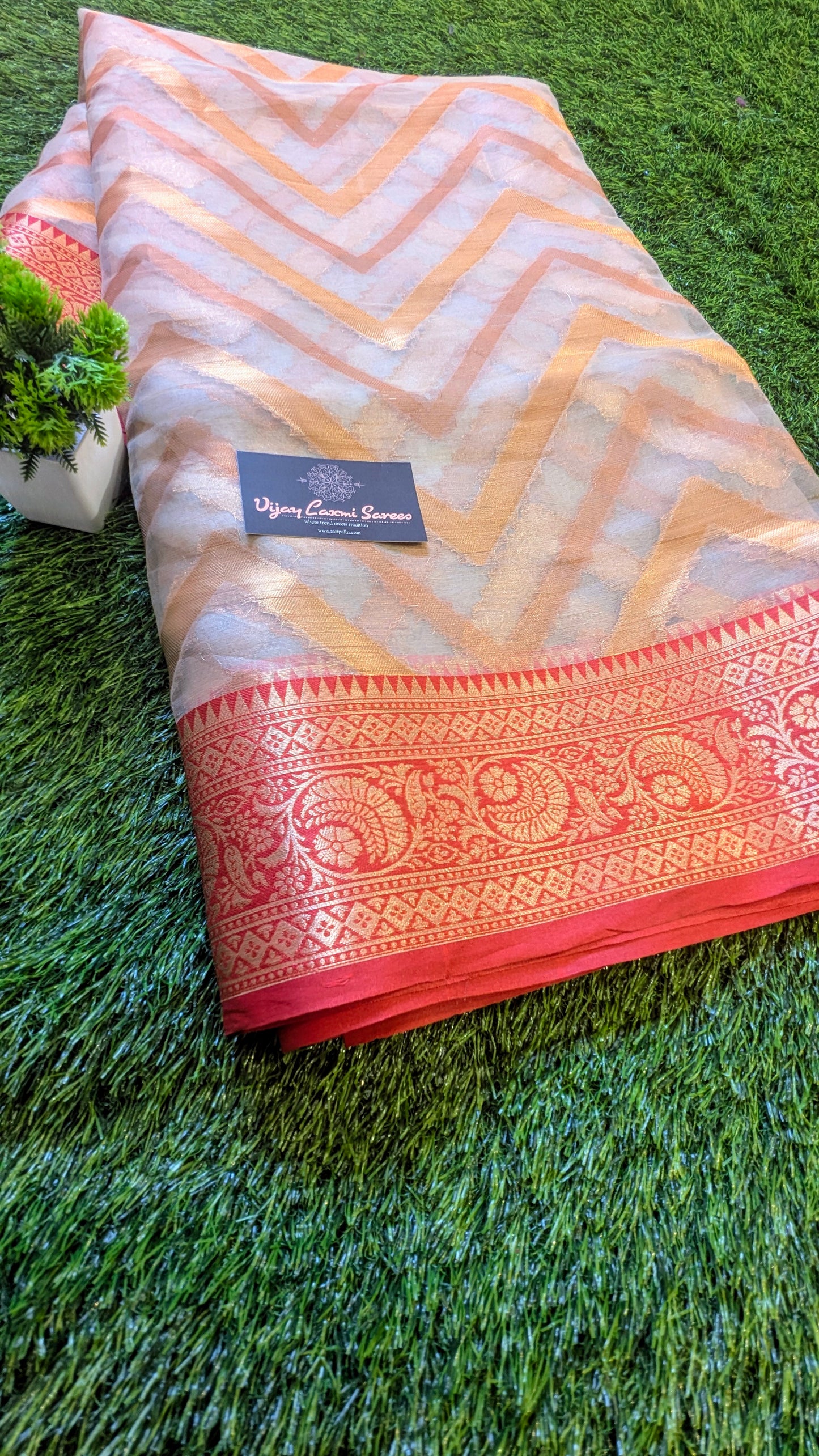 ✨ Exclusive Banarasi Organza Saree ✨