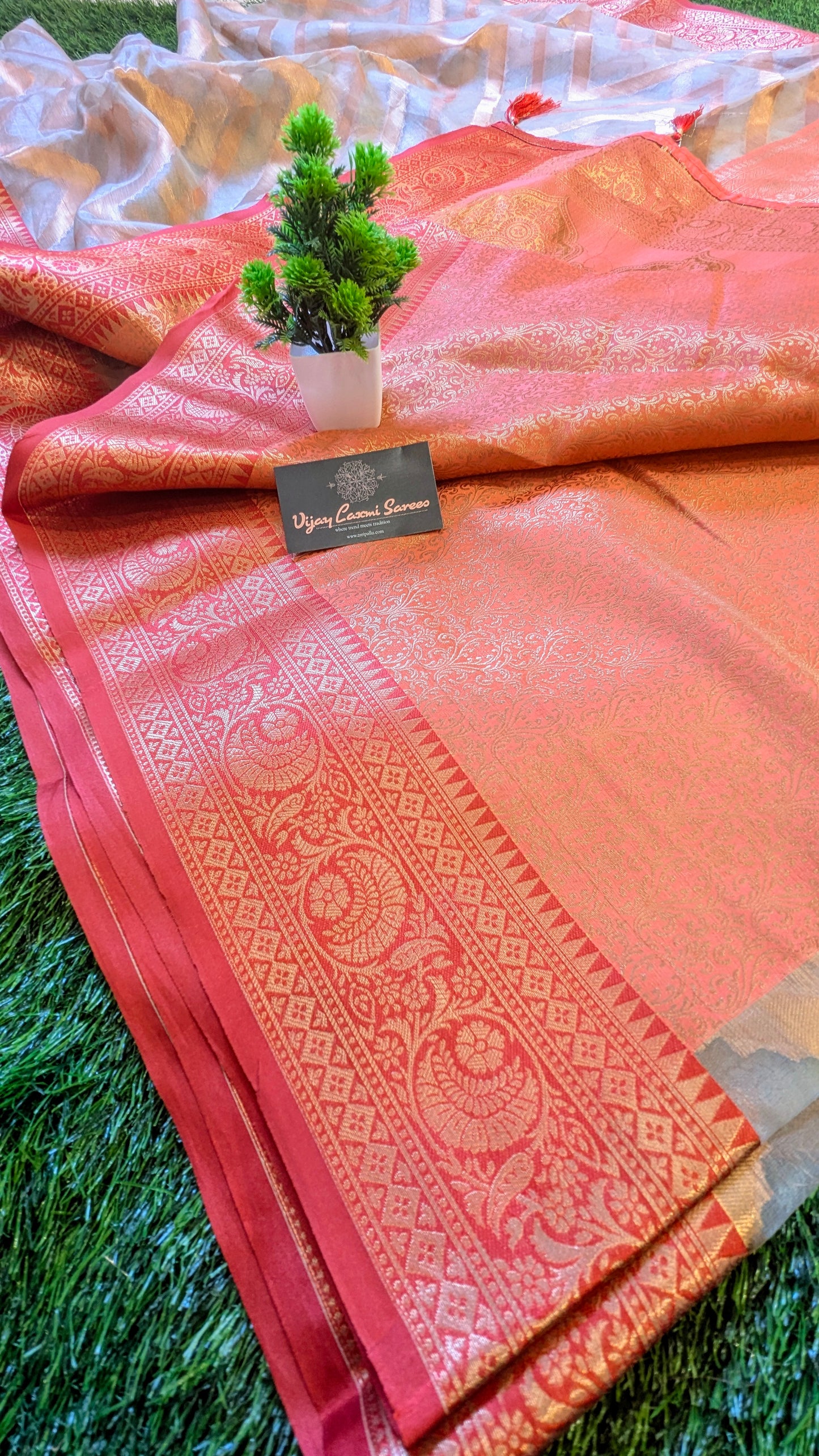 ✨ Exclusive Banarasi Organza Saree ✨