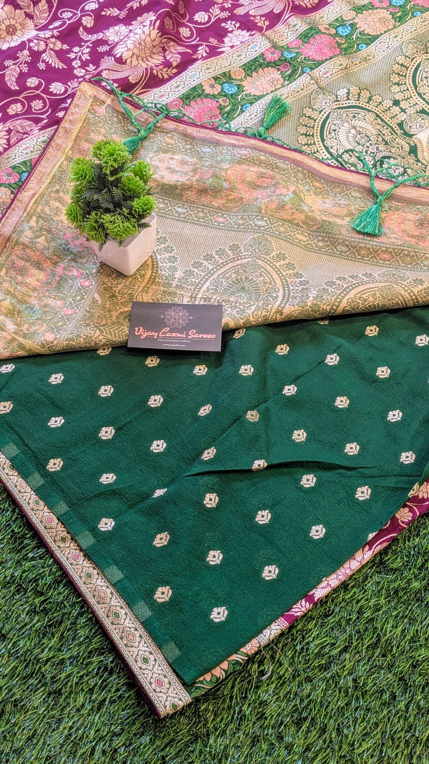 Exquisite Banarasi Georgette Saree with All-Over Floral Zaal and Contrast Meenakari Pallu