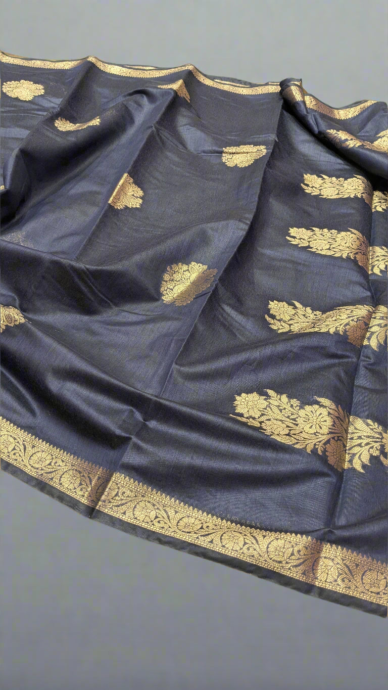 🧵 VLS-360 – Banarasi Pure Silk Cotton Saree with Golden Zari Kadhwa Boota