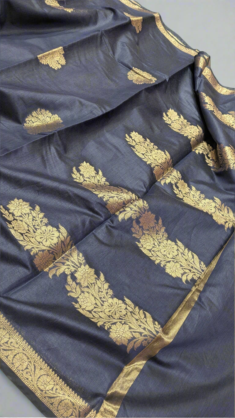 🧵 VLS-360 – Banarasi Pure Silk Cotton Saree with Golden Zari Kadhwa Boota