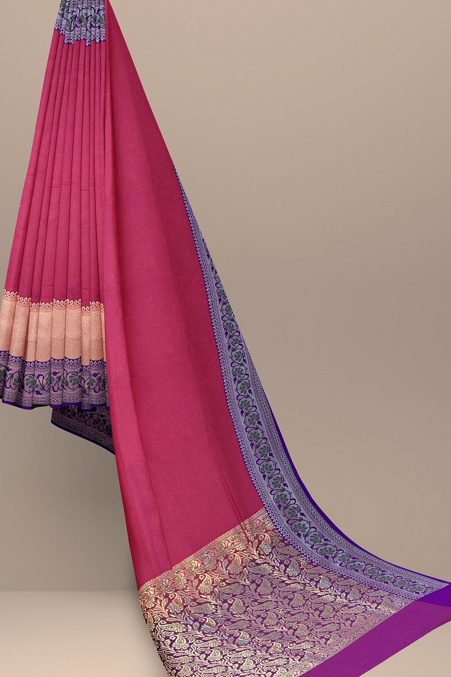 Elegant Silk Saree with Meenakari Border and Pallu Featuring Parallel Tissue Weave