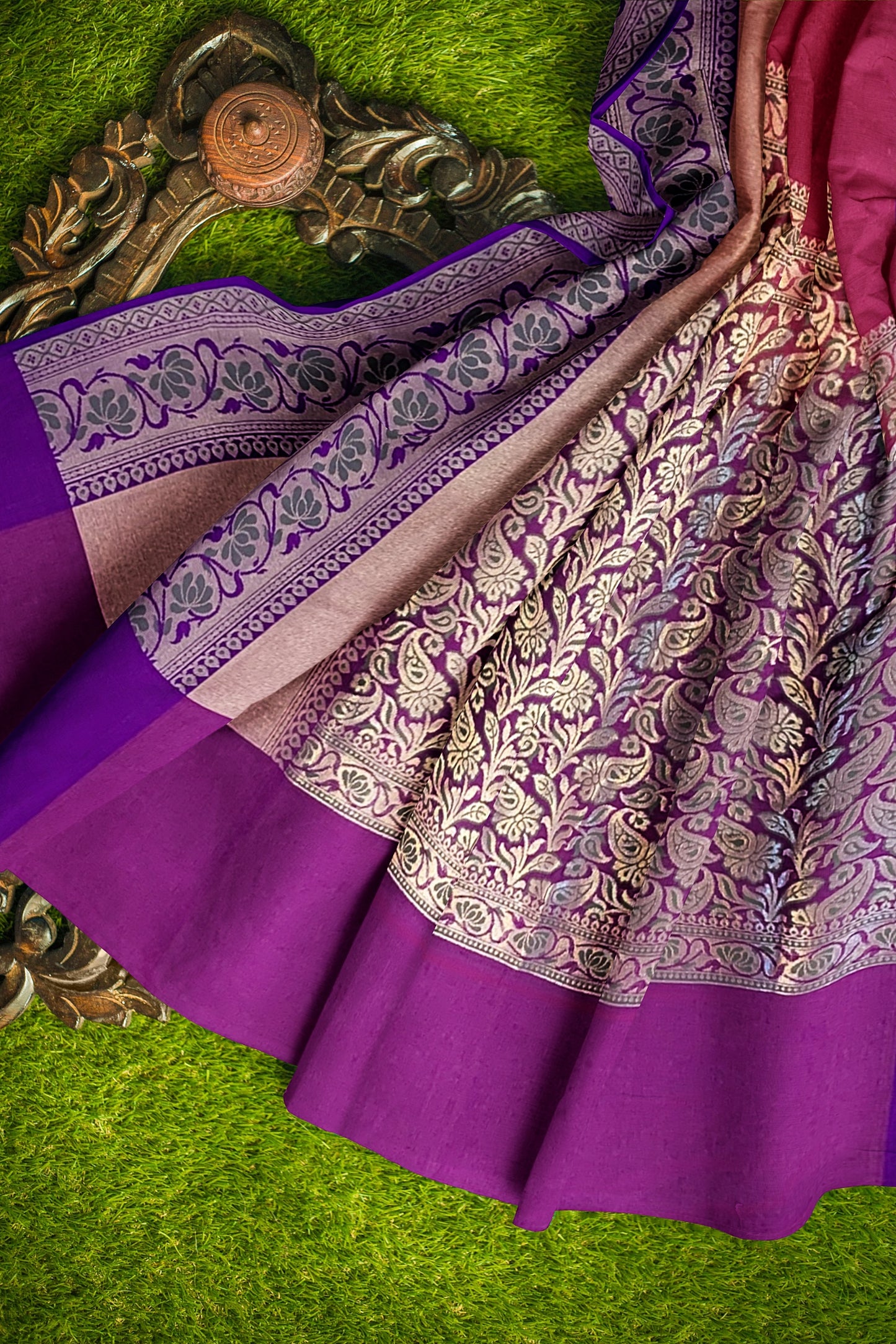 Elegant Silk Saree with Meenakari Border and Pallu Featuring Parallel Tissue Weave