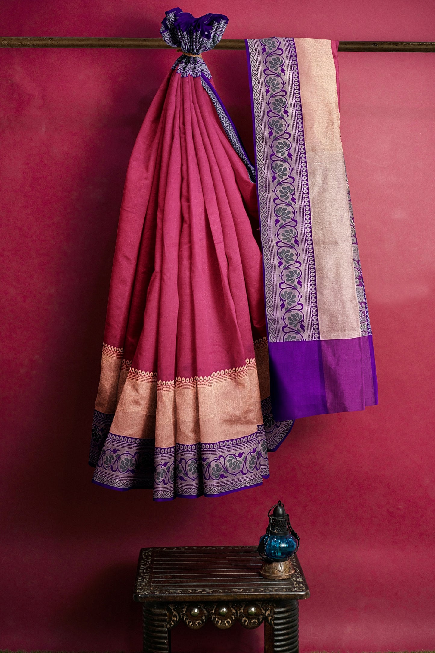 Elegant Silk Saree with Meenakari Border and Pallu Featuring Parallel Tissue Weave