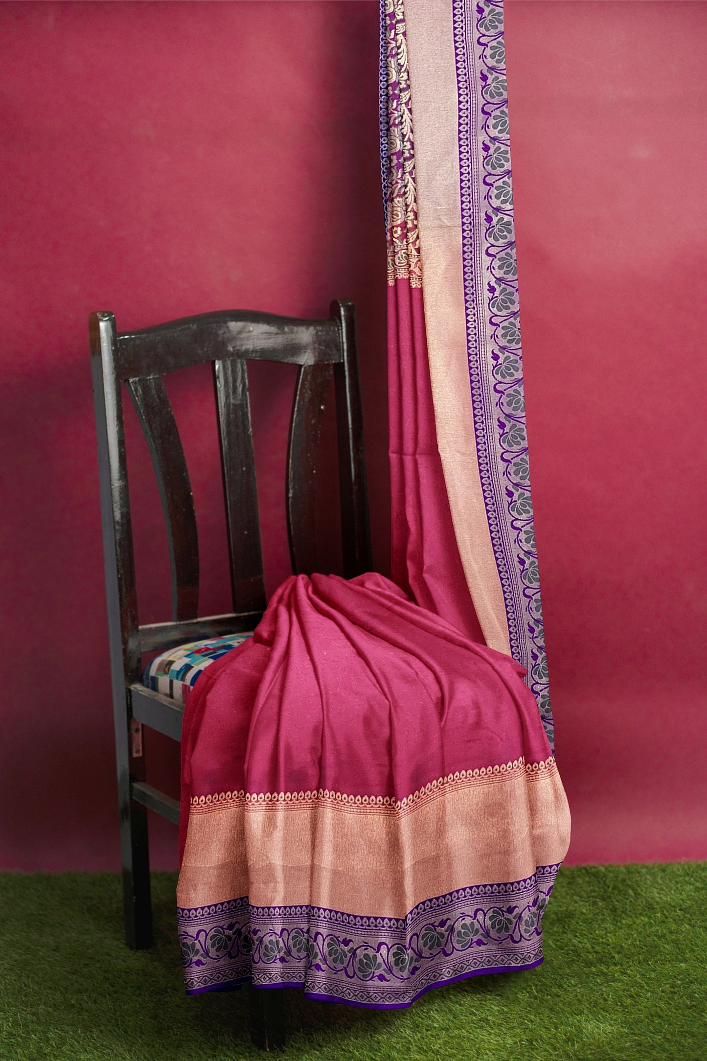 Elegant Silk Saree with Meenakari Border and Pallu Featuring Parallel Tissue Weave