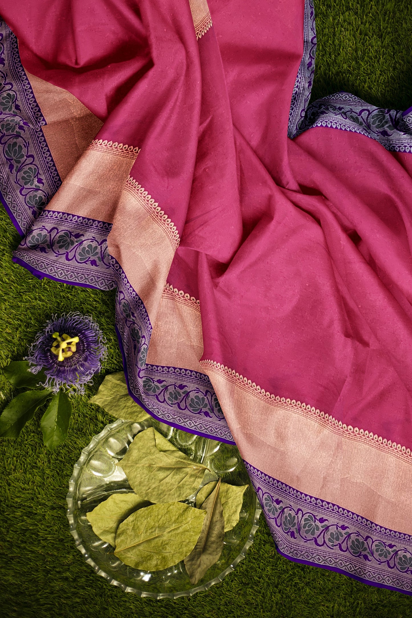 Elegant Silk Saree with Meenakari Border and Pallu Featuring Parallel Tissue Weave