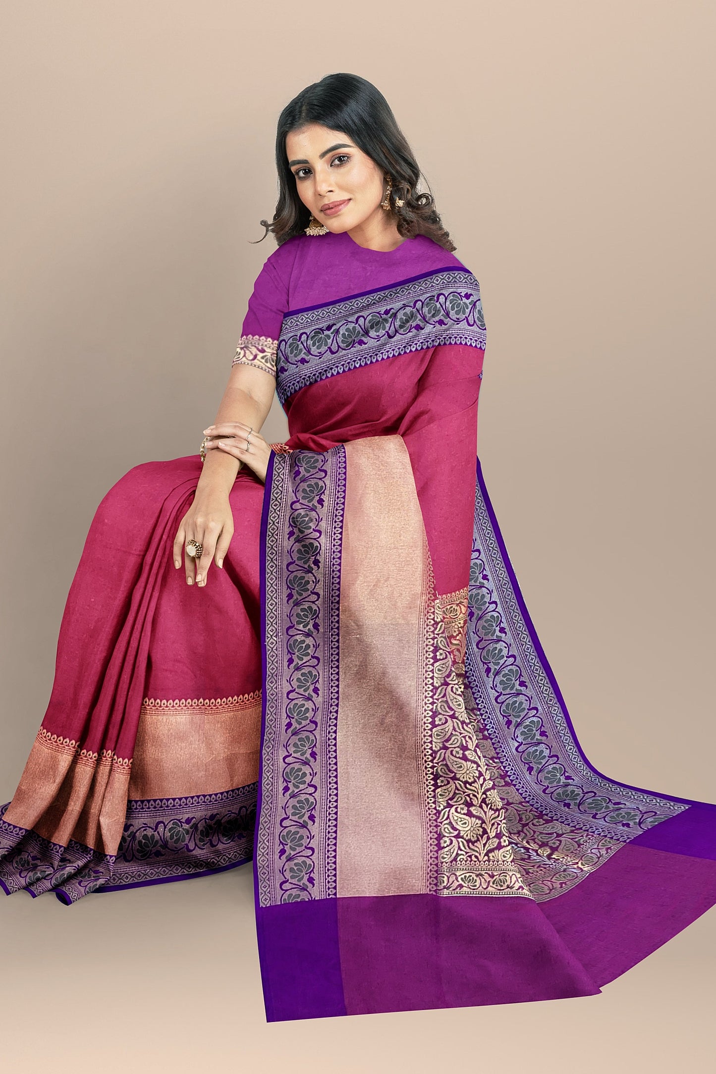 Elegant Silk Saree with Meenakari Border and Pallu Featuring Parallel Tissue Weave