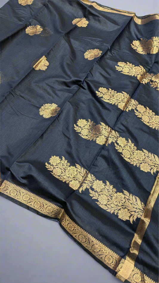 🧵 VLS-360 – Banarasi Pure Silk Cotton Saree with Golden Zari Kadhwa Boota
