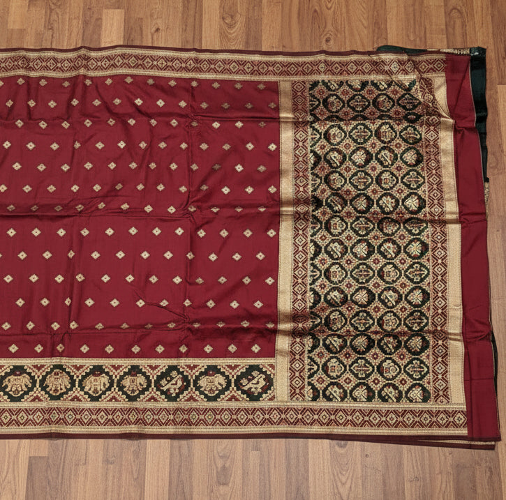 👑 Banarasi Soft Silk Saree – Maroon with Bottle Green Motifs Patola Style Meenakari Border Blouse  Product Code: 461