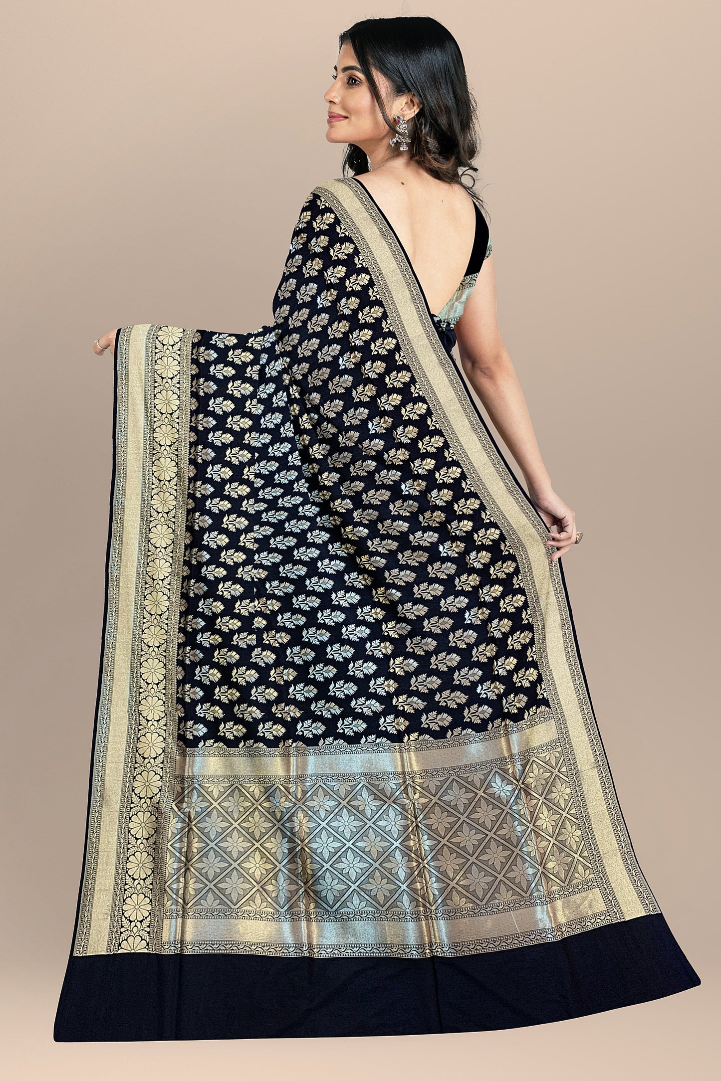VLS-403 Handloom Black Saree with Golden Leaf Design – Elegant Banarasi Weaving